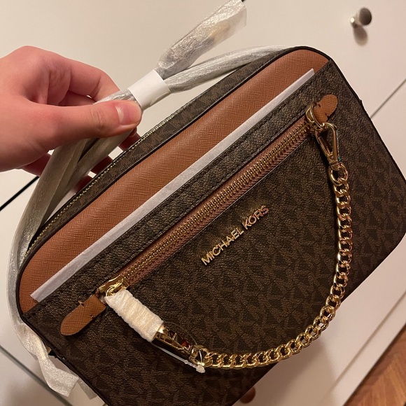 Michael Kors Handbags - Michael Kors jet set crossbody bag